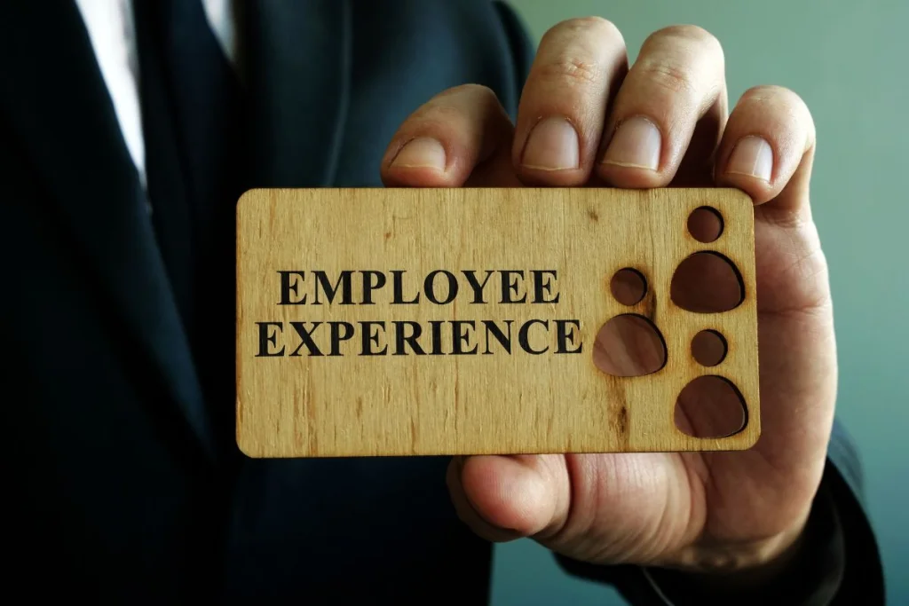 Expérience collaborateur vs expérience client : sont-elles vraiment si différentes ?
